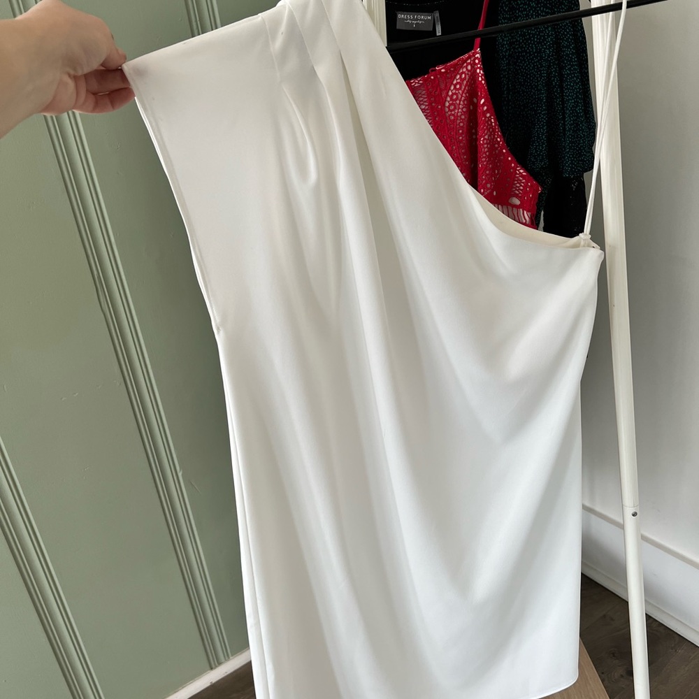 Alice and Olivia one shoulder white dress size 4